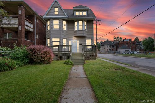 1402 Vinewood St, Detroit, MI, 48216-1431 | Card Image
