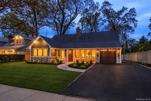 11 Ranch Pl, Merrick, NY, 11566-3232 | Card Image
