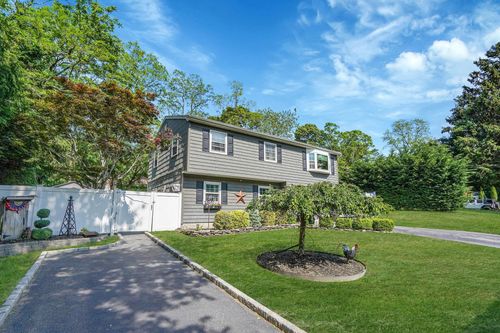 16 Maple Rd, Wading River, NY, 11792-1224 | Card Image