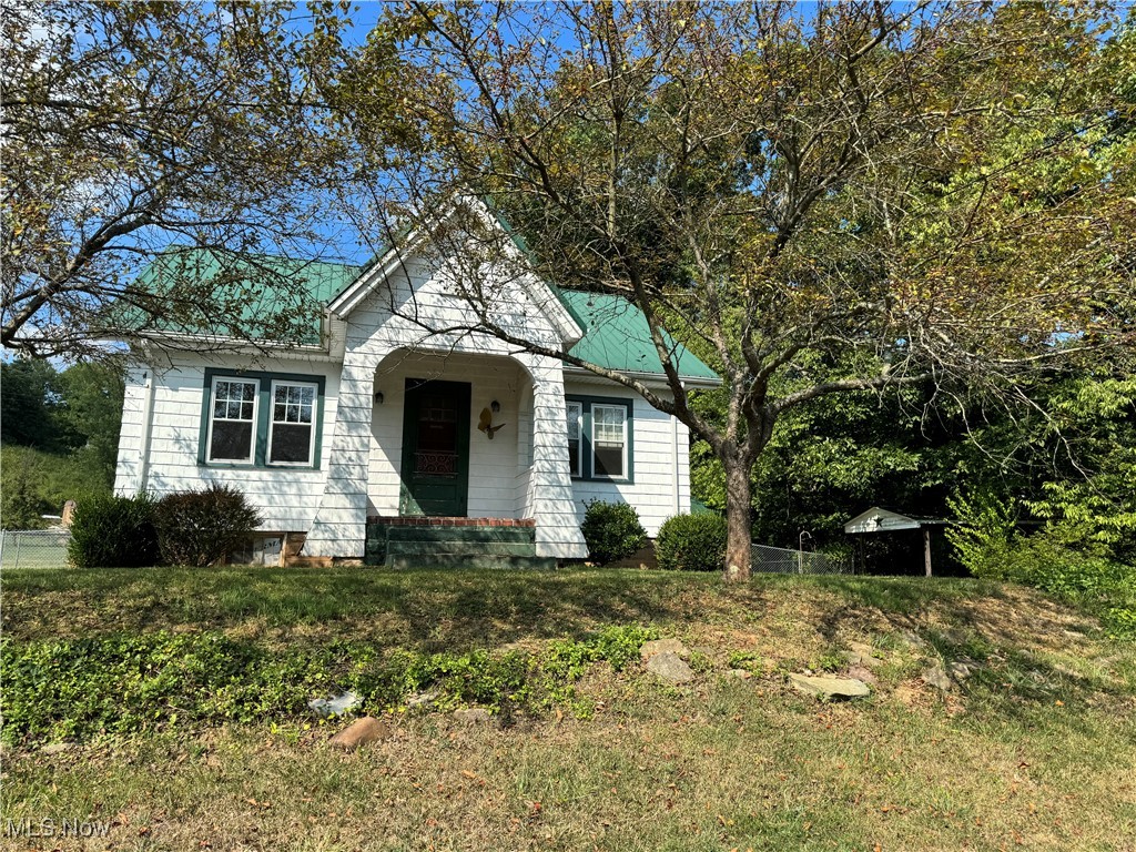 Phoenix St, Parkersburg, WV 26104