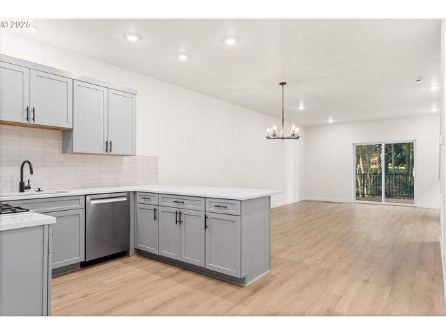 6307 Se Chloe Rose Way, House attached with 3 bedrooms, 3 bathrooms and 1 parking in Milwaukie OR | Image 5