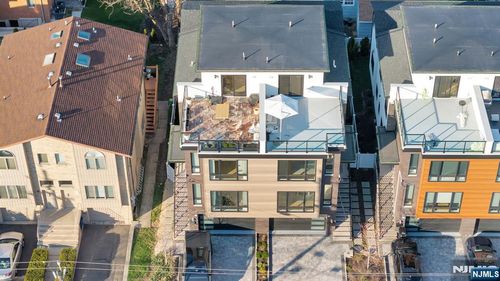 279 Myrtle Ave, Fort Lee, NJ, 07024-4029 | Card Image