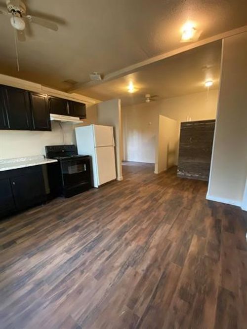 b-514 Ruddy St, Lockhart, TX, 78644-3704 | Card Image