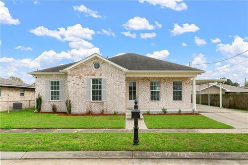 2705 Pecan Dr, Chalmette, LA, 70043-3635 | Card Image