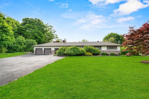 97 St Andrews Rd, Walden, NY, 12586-2614 | Card Image