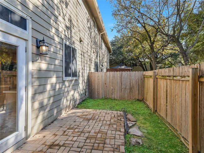 Private fenced yard | Image 18