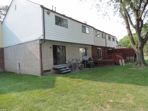 8432 Hickory Dr, Sterling Heights, MI, 48312-4710 | Card Image