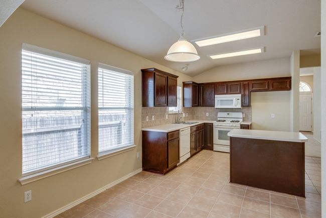 11308 Los Comancheros Rd, House other with 3 bedrooms, 2 bathrooms and 2 parking in Austin TX | Image 12