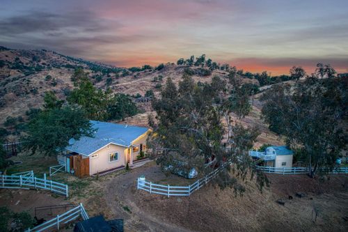 35670 Hummingbird Ln, Yokuts Valley, CA, 93675-9715 | Card Image