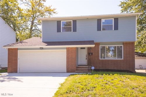 14960 Janice Dr, Maple Heights, OH, 44137-4132 | Card Image