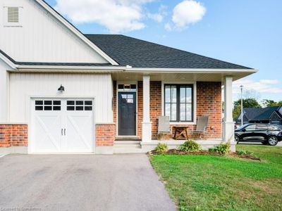 102 Livingston Dr, Townhouse with 3 bedrooms, 3 bathrooms and 3 parking in Tillsonburg ON | Image 2