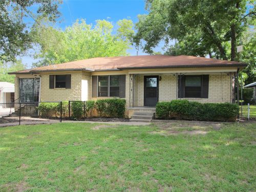 241 E Main St, Van, TX, 75790-2933 | Card Image