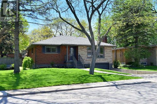 9 San Fernando Dr, Hamilton, ON, L9C2C1 | Card Image