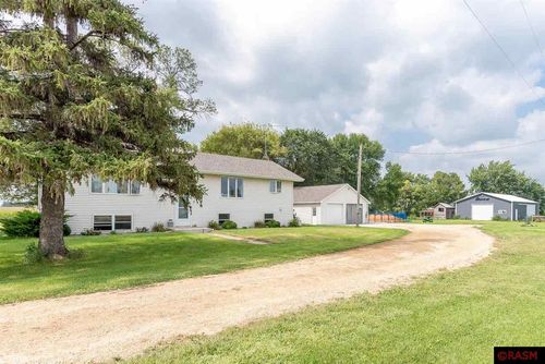 37658 410th St, Saint Peter, MN, 56082-4334 | Card Image
