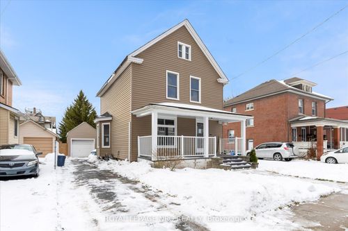 4878 Stamford St, Niagara Falls, ON, L2E1M1 | Card Image