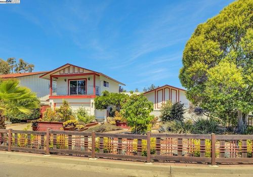 27786 Pleasant Hill Ct, Hayward, CA, 94542-2118 | Card Image
