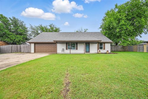 9813 Bancroft Dr, Benbrook, TX, 76126-3204 | Card Image