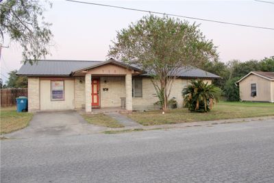 710 N Filmore Street, House other with 3 bedrooms, 1 bathrooms and null parking in Beeville TX | Image 2