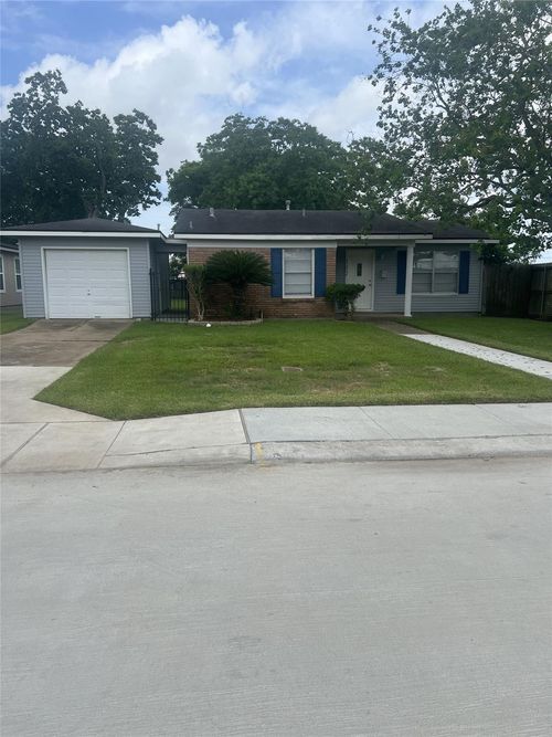 102 Forest Oaks Ln, Lake Jackson, TX, 77566 | Card Image