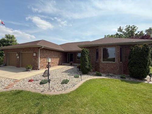 1743 Greenway Rd, Sun Prairie, WI, 53590-9671 | Card Image