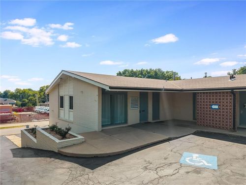 5140 N Antioch Stes 3 & 4 Road, Kansas City, MO, 64119 | Card Image