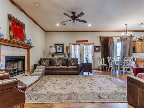 1404 N Canyon Way, Guthrie, OK, 73044-3939 | Card Image