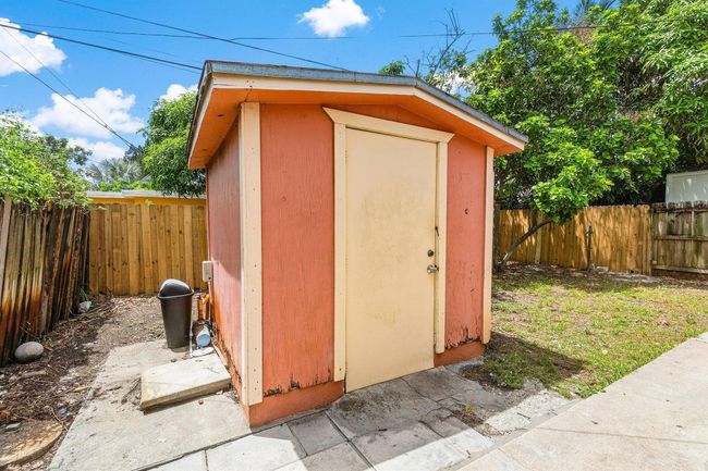 1228 Highview Rd, House other with 3 bedrooms, 2 bathrooms and null parking in Lantana FL | Image 29
