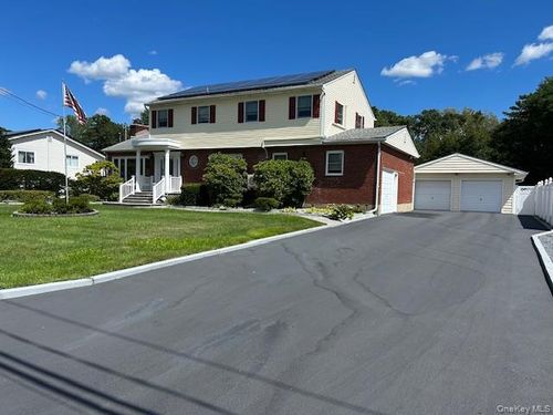 1645 Lincoln Ave, Bohemia, NY, 11716-1415 | Card Image