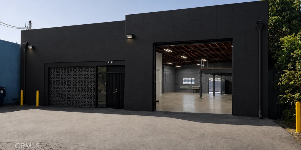 Commercial Sale in Lawndale