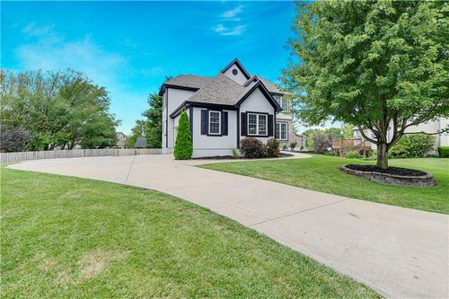 1305 E 1st Street, Louisburg, KS, 66053 | Card Image