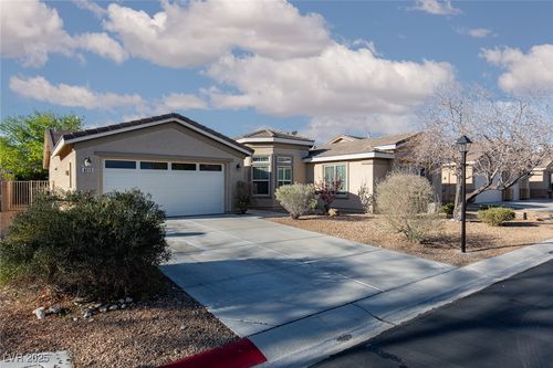 8213 Cabin Springs Ave, Las Vegas, NV, 89131-4622 | Card Image