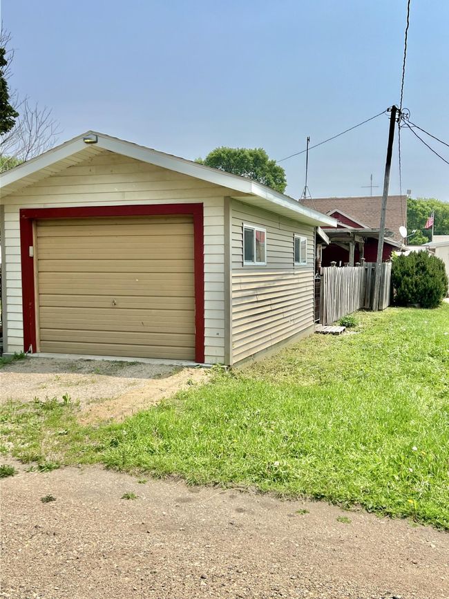 8-Detached garage | Image 24