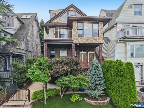 32 Hudson Ter, Edgewater, NJ, 07020-1306 | Card Image