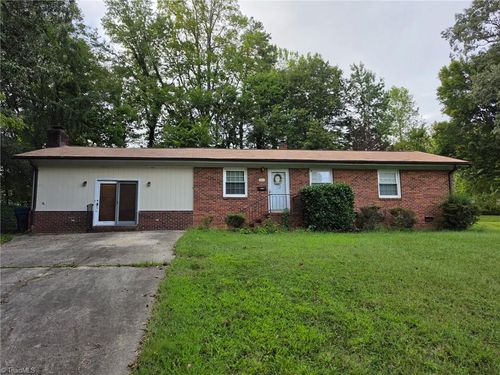 379 W Maple Ave, Mocksville, NC, 27028-2549 | Card Image