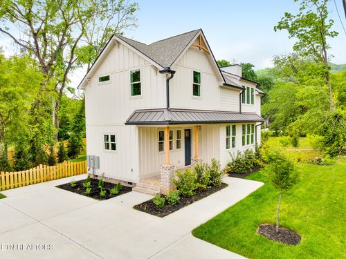 1402 W 55th St, Chattanooga, TN, 37409-2111 | Card Image
