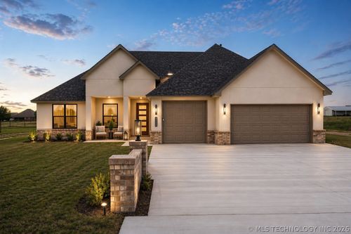 13711 N 58th East Ave, Collinsville, OK, 74021-5748 | Card Image