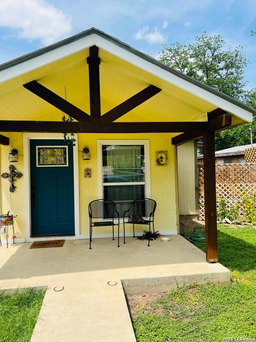 552 Diaz St, Uvalde, TX, 78801-5874 | Card Image