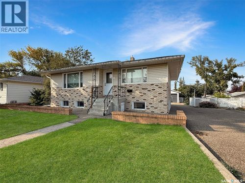 611 N Hill Dr, Swift Current, SK, S9H1X3 | Card Image