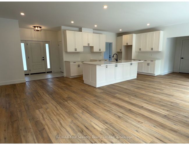 31 Trillium Cross, House other with 3 bedrooms, 2 bathrooms and 6 parking in Lions Head ON | Image 5