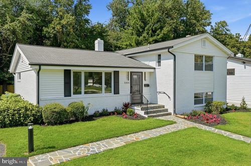 9831 Singleton Dr, BETHESDA, MD, 20817-2330 | Card Image