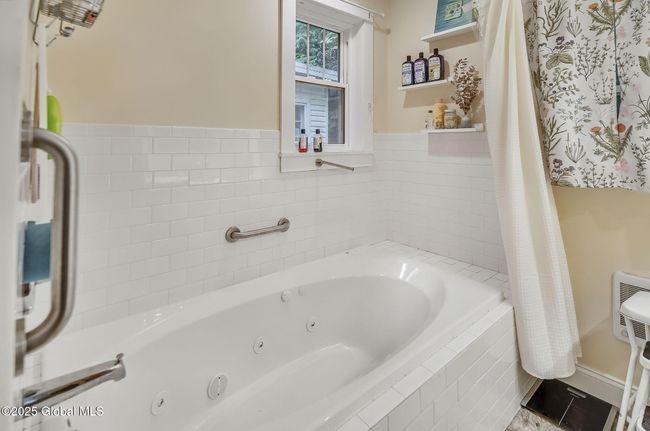1 Yates St, House other with 3 bedrooms, 2 bathrooms and 1 parking in Troy NY | Image 16