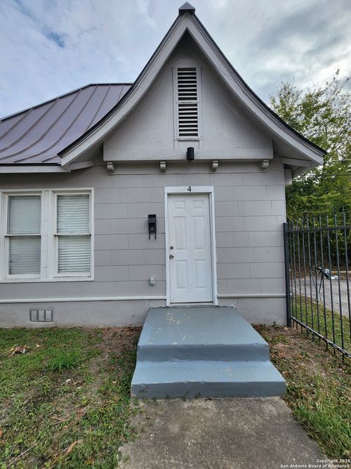 apt-4-930 E Grayson St, San Antonio, TX, 78208-1200 | Card Image