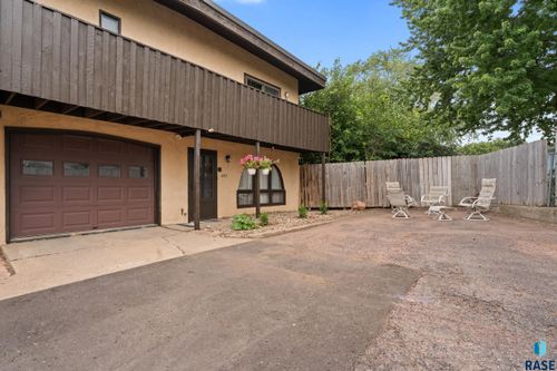 423 S Thompson Ave, Sioux Falls, SD, 57103-2016 | Card Image