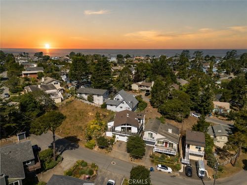 675 Huntington, Cambria, CA, 93428 | Card Image