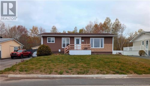1045 Victoria Ave, Bathurst, NB, E2A3K1 | Card Image