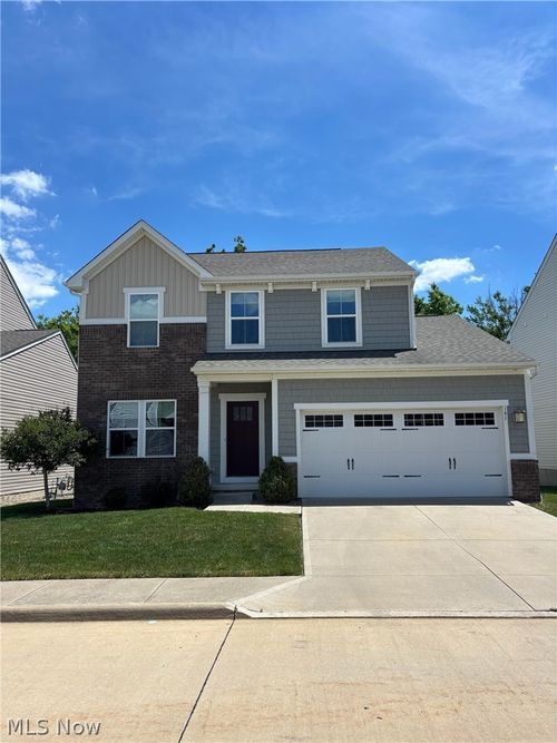 141 Fenwick Dr, Brunswick, OH, 44212-1393 | Card Image