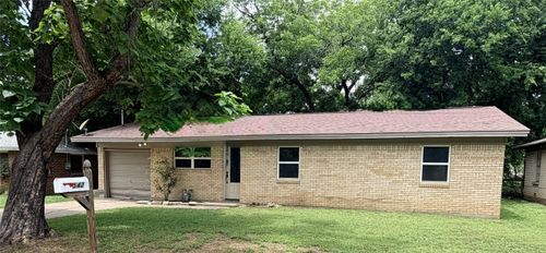 542 W Wilson St, Cleburne, TX, 76033-9054 | Card Image