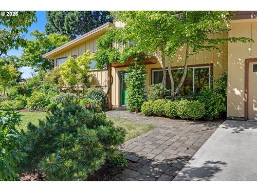 39800 Mertz Dr Se, Stayton, OR, 97383-9410 | Card Image
