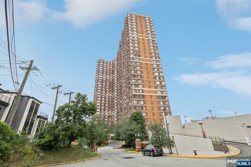 100 Old Palisade Rd, Fort Lee, NJ, 07024-7064 | Card Image