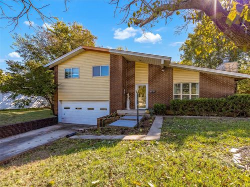 507 Gallia St, Bowie, TX, 76230-4607 | Card Image